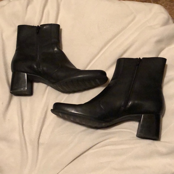 naturalizer lana bootie